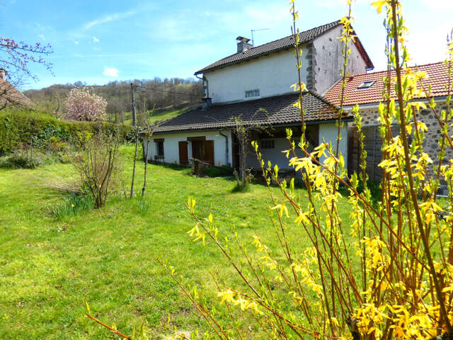 MAISON AUVERGNATE EN PIERRE — photo du bien