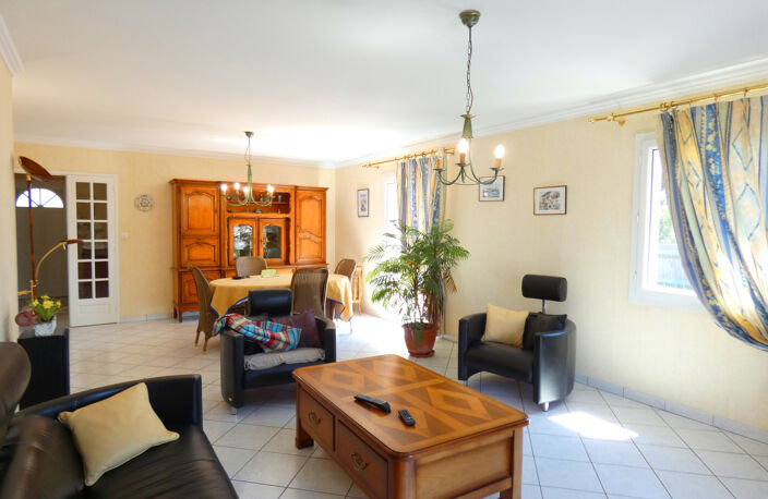 AURILLAC PROCHE CENTRE VILLE  MAISON PLAIN PIED — photo 4
