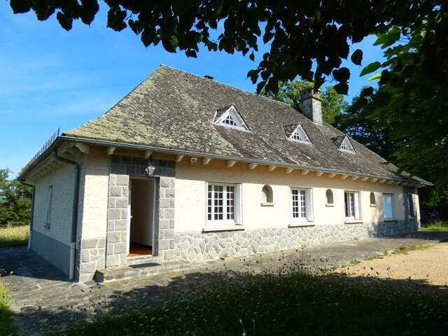 RARE BELLE MAISON PIERRE 1,5 HECTARES — photo du bien