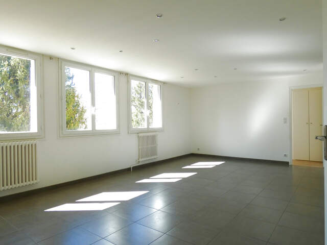 GRAND T4 LUMINEUX VUE DEGAGEE GARAGE — photo du bien