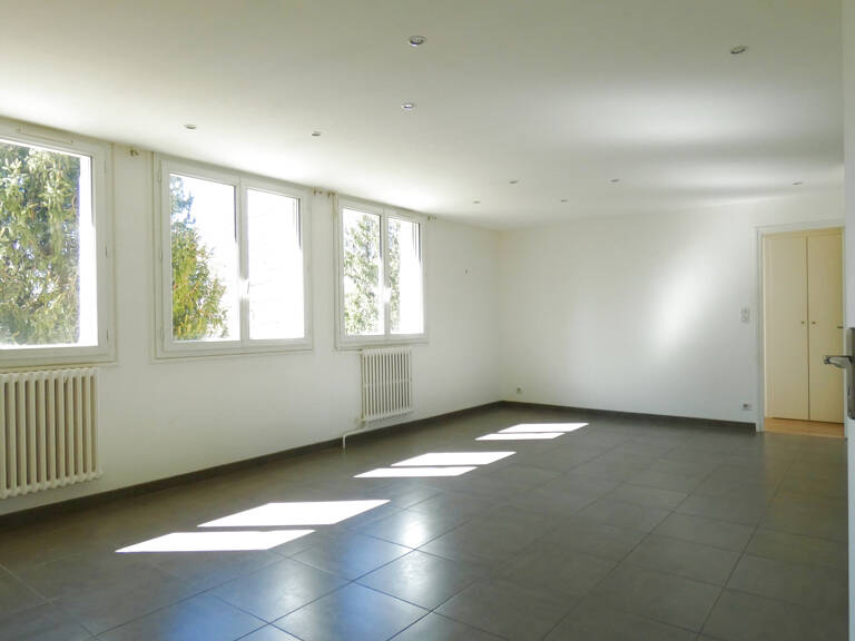GRAND T4 LUMINEUX VUE DEGAGEE GARAGE — photo 1