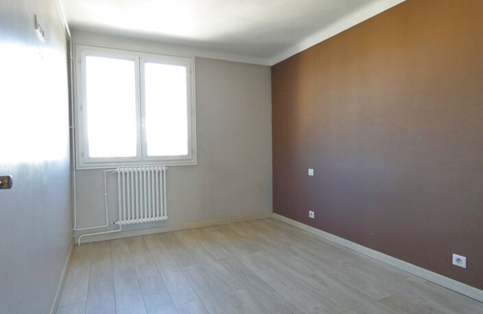 GRAND T4 LUMINEUX VUE DEGAGEE GARAGE — photo 4