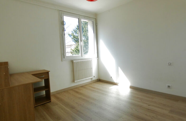 GRAND T4 LUMINEUX VUE DEGAGEE GARAGE — photo 5