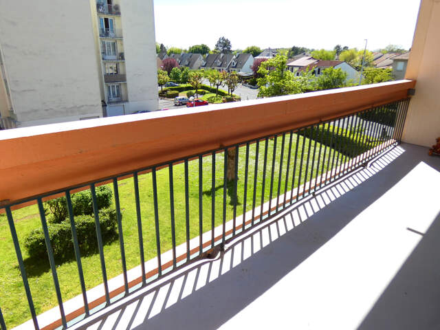 Aurillac beau T3 rénové, ascenseur, garage — photo du bien
