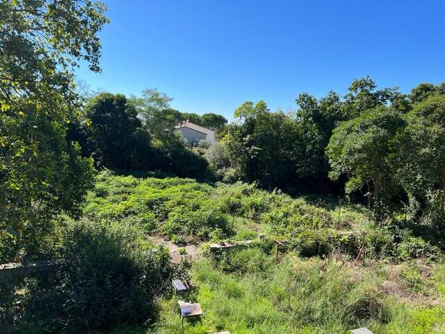 Terrain constructible — photo du bien
