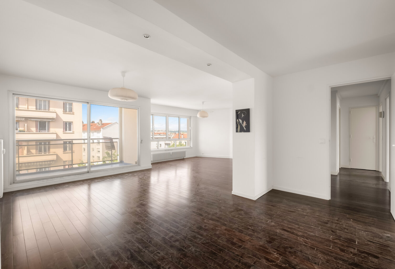 T4 de 96 m2, Charpennes en étage élevé avec vue dégagée — photo 1