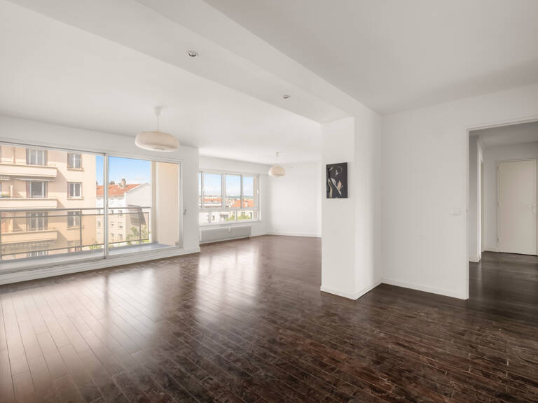 T4 de 96 m2, Charpennes en étage élevé avec vue dégagée — photo 1