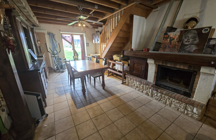 Fermette à rénover gros potentiel avec dépendances à ETEVAUX — photo 2
