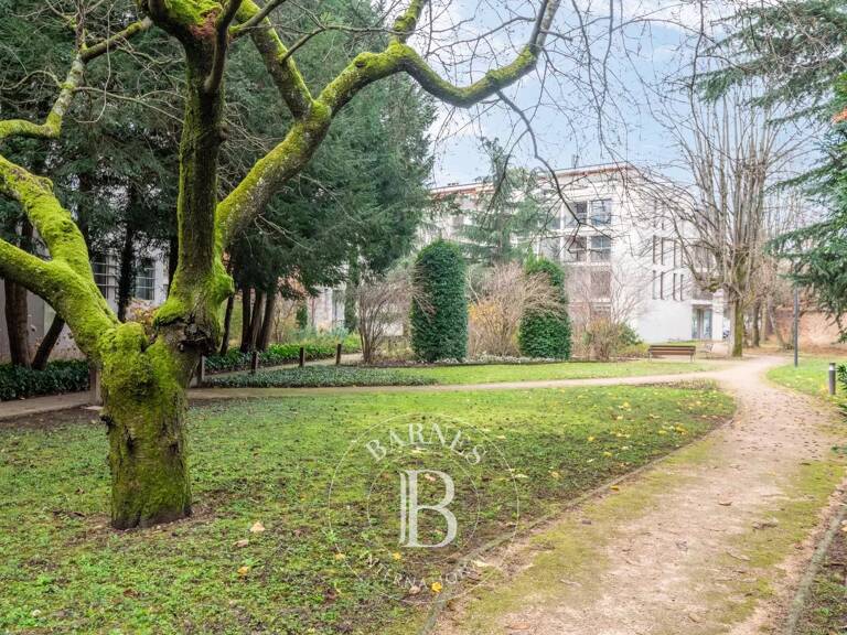 Tassin-La-Demi-Lune - Centre - Appartement en rez-de-jardin de 72,39 m² - 2 chambres - Jardin de 70m² environ — photo 1