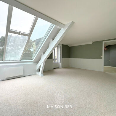 Appartement 3 pièces 275600 €