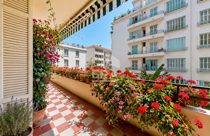 NICE - FLEURS : MAGNIFIQUE 4 PIÈCES DE 88 M² AVEC TERRASSE PLEIN SUD — photo 2