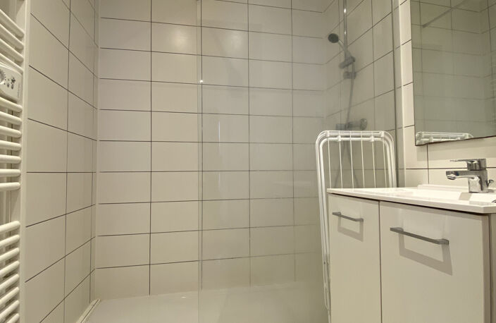 INVESTISSEMENT en EXCELLENT ÉTAT - MEUBLÉ et ÉQUIPÉ — photo 4