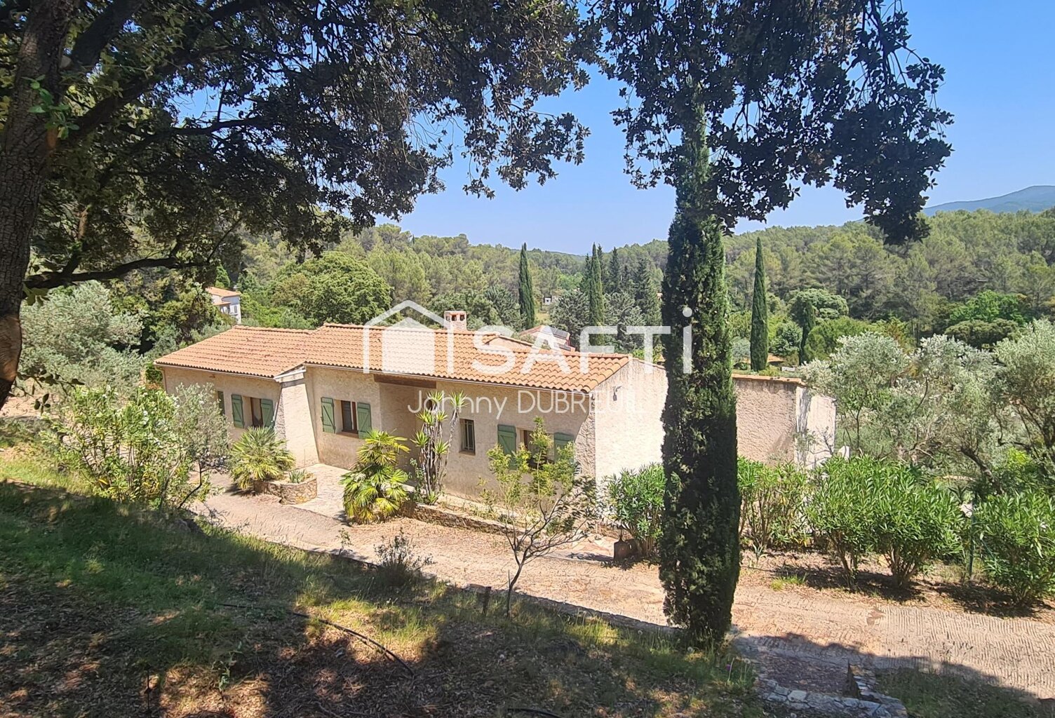 PIGNANS - MAISON TRADITIONNELLE DE 225M2 COMPOSEE DE 3 APPARTEMENTS, PISCINE, TERRAIN DE 4556M2 — photo 1