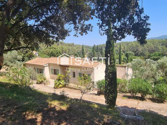PIGNANS - MAISON TRADITIONNELLE DE 225M2 COMPOSEE DE 3 APPARTEMENTS, PISCINE, TERRAIN DE 4556M2 — photo du bien