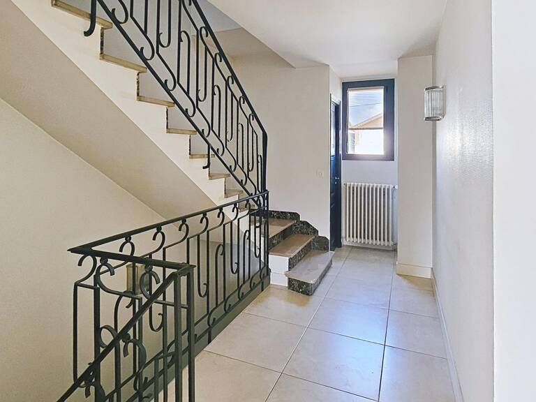 Une maison où tout est prêt pour écrire votre nouvelle histoire. — photo 1