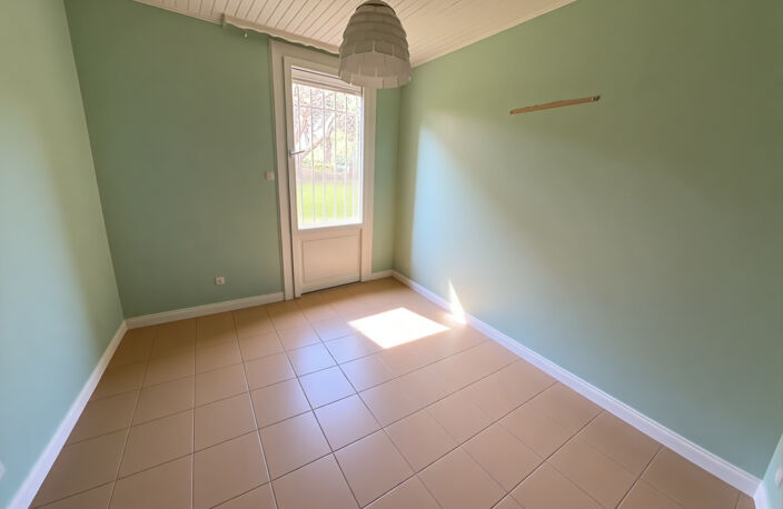 APPARTEMENT DE TYPE 4 EN REZ-DE-JARDIN — photo 5