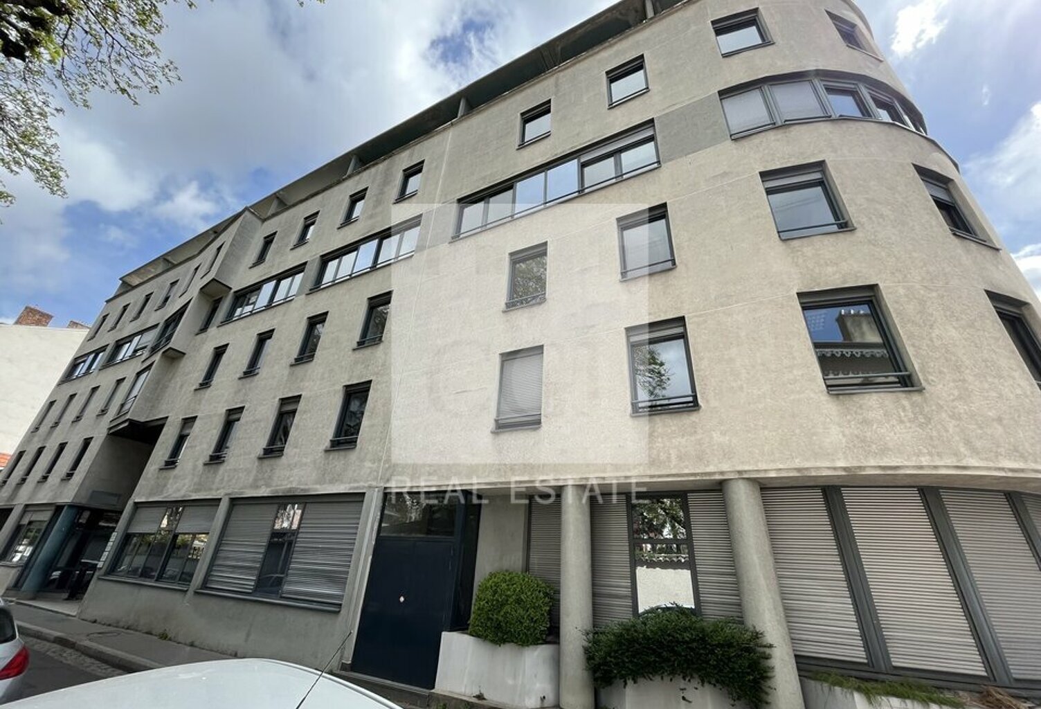 BUREAUX à LOUER — photo 1