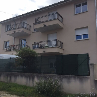 Appartement 3 pièces 895 €