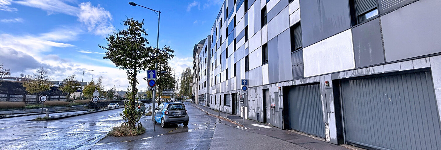 Garage   m² à louer à Rouen (76100)