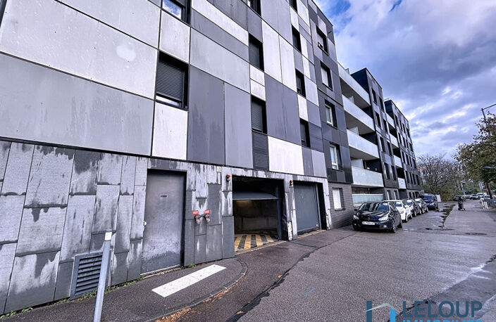 PLACE DE PARKING - BOULEVARD DE L'EUROPE — photo 2