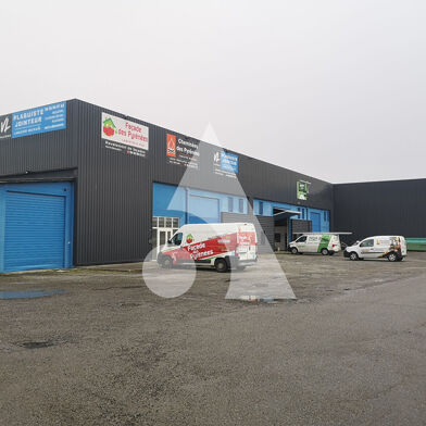 Commerce  2100000 €