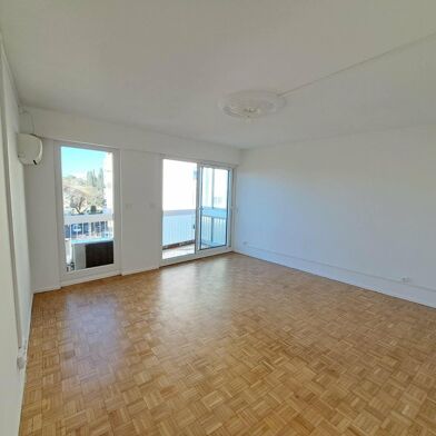 Appartement 3 pièces 700 €