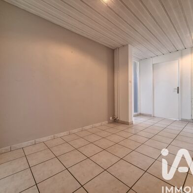 Appartement 4 pièces 910 €