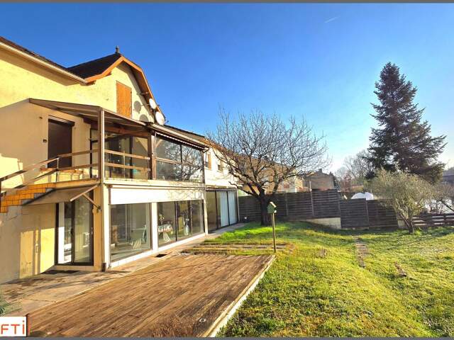 Grande maison familiale proche toutes commodités avec vue et accès privilégié au Lot — photo du bien