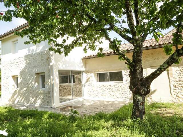 Maison en pierre de 6 pièces principales — photo du bien