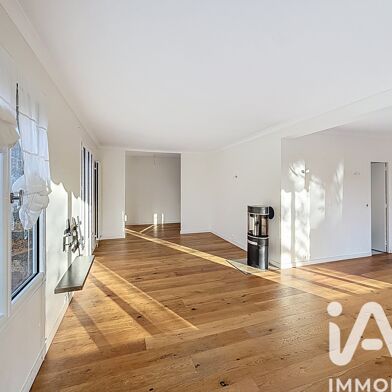 Maison 8 pièces 3150 €