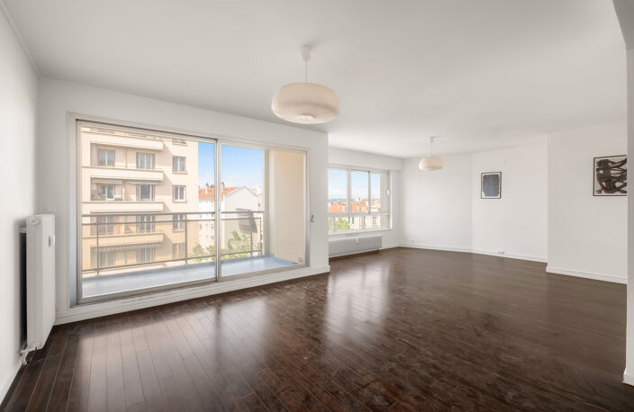 T4 de 96 m2, Charpennes en étage élevé avec vue dégagée — photo 5