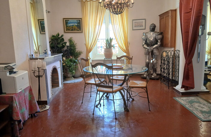 VENTE - APPARTEMENT - 112 M2 - 5 PIECES - ALES — photo 3