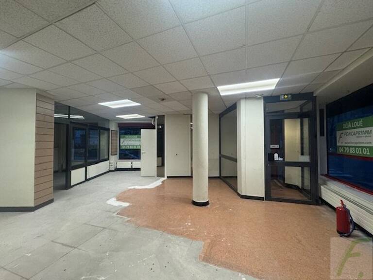 Local commercial — photo 1