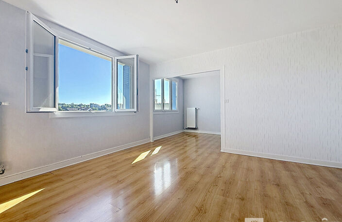Appartement Voiron 5 pièce(s) — photo 2