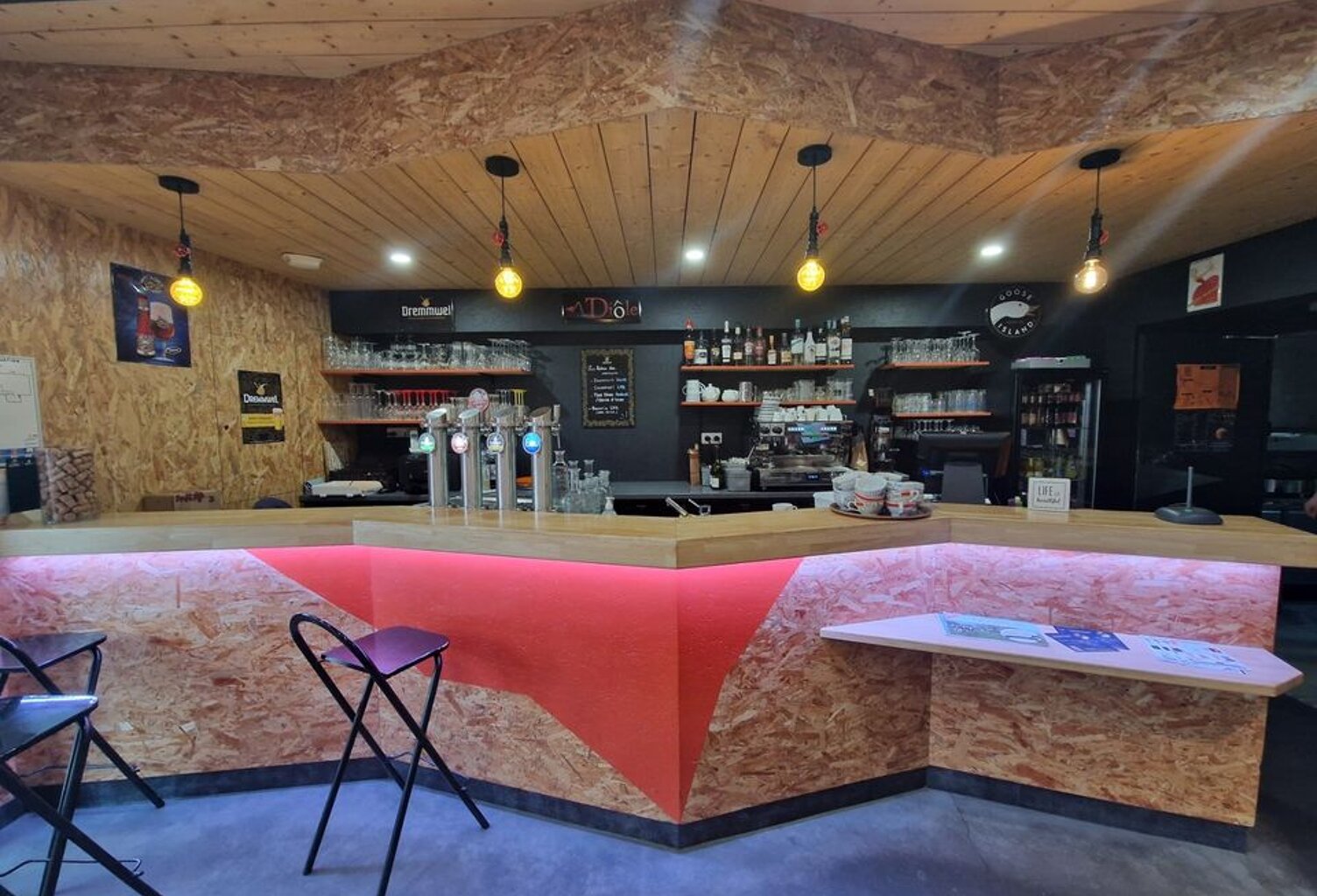FONDS DE COMMERCE RESTAURATION/BAR DANS UNE COMMUNE DYNAMIQUE — photo 1