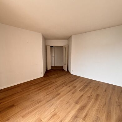 Appartement 3 pièces 815 €
