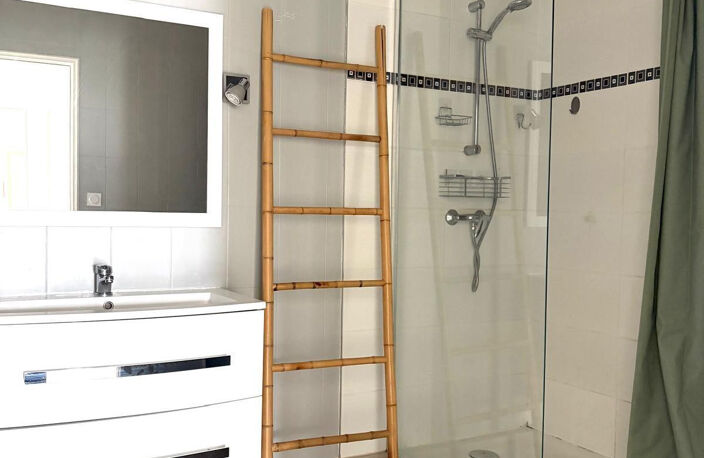 VERTEFEUILLE - MAGNIFIQUE APPARTEMENT T3/4 vue dégagée — photo 4