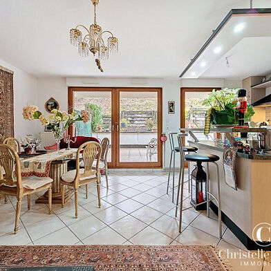 Appartement 3 pièces 235000 €