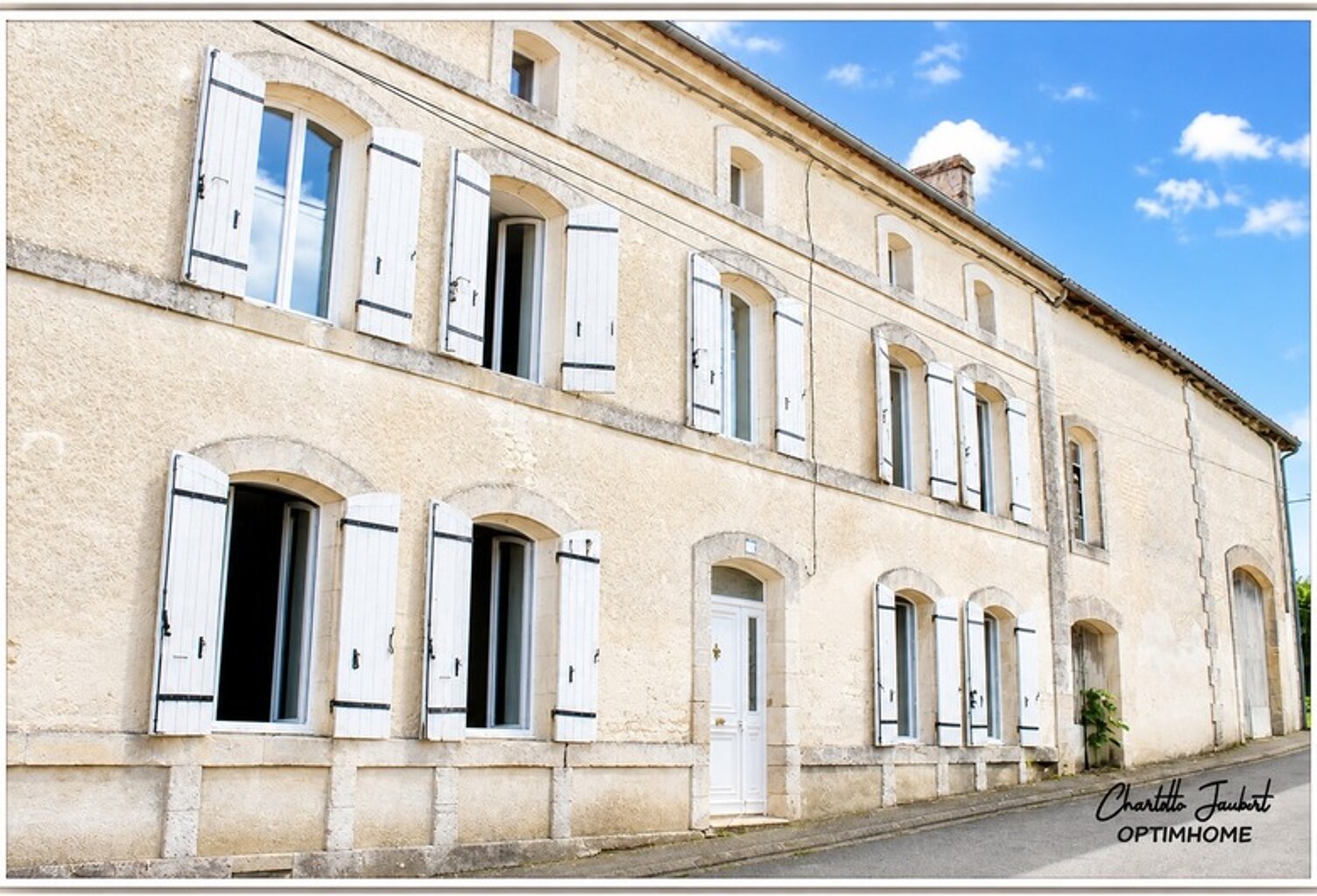 Maison à vendre 8 pièces Proche de MONTMOREAU SAINT CYBARD (16) — photo 1