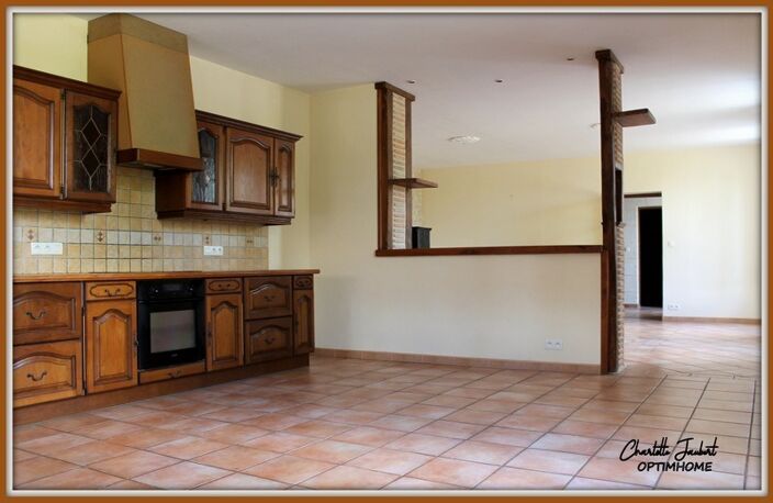Maison à vendre 8 pièces Proche de MONTMOREAU SAINT CYBARD (16) — photo 4