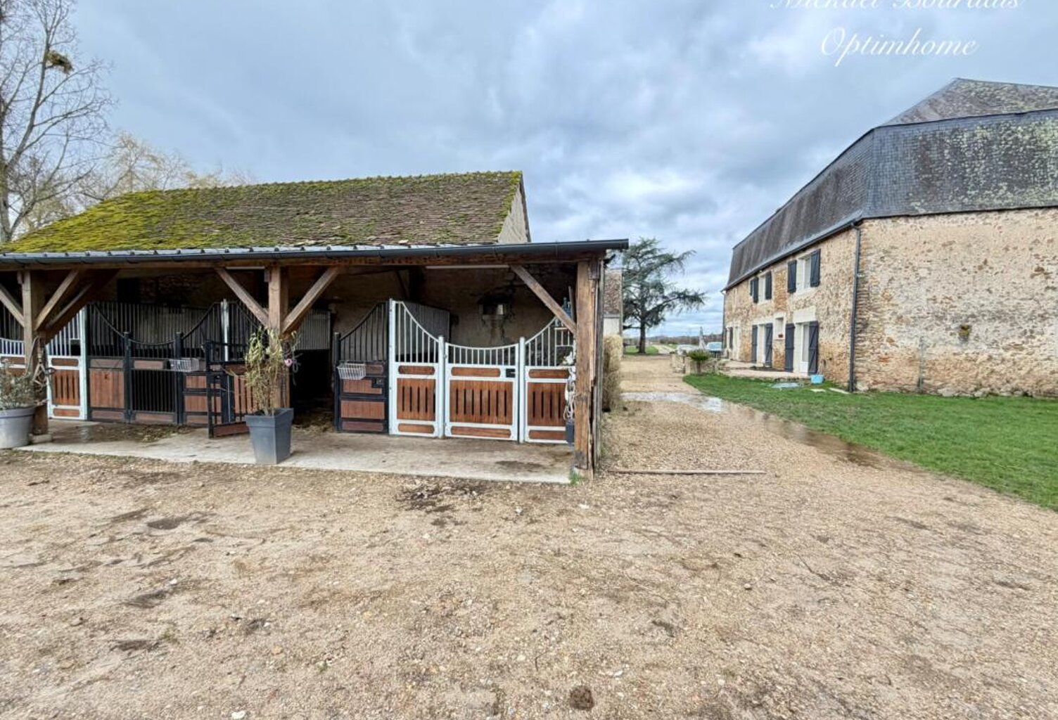 Maison de Maître XIXe – 220 m² – 1,6 ha – Dépendances & Installations Équestres – Environnement Préservé — photo 1