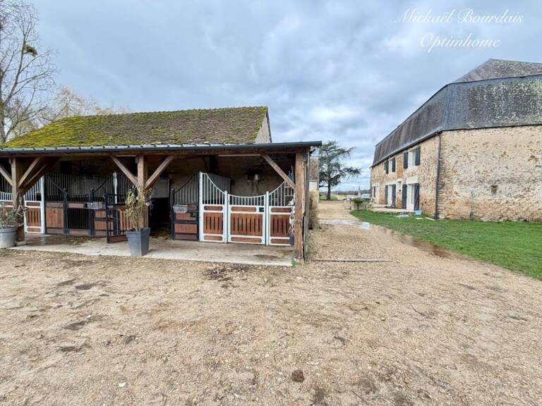 Maison de Maître XIXe – 220 m² – 1,6 ha – Dépendances & Installations Équestres – Environnement Préservé — photo 1