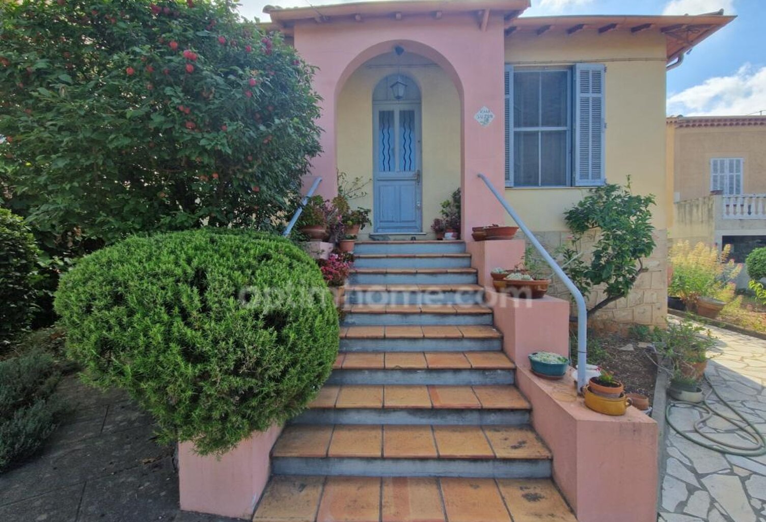 Maison individuelle avec jardin et stationnements — photo 1