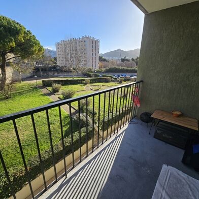 Appartement 4 pièces 160000 €