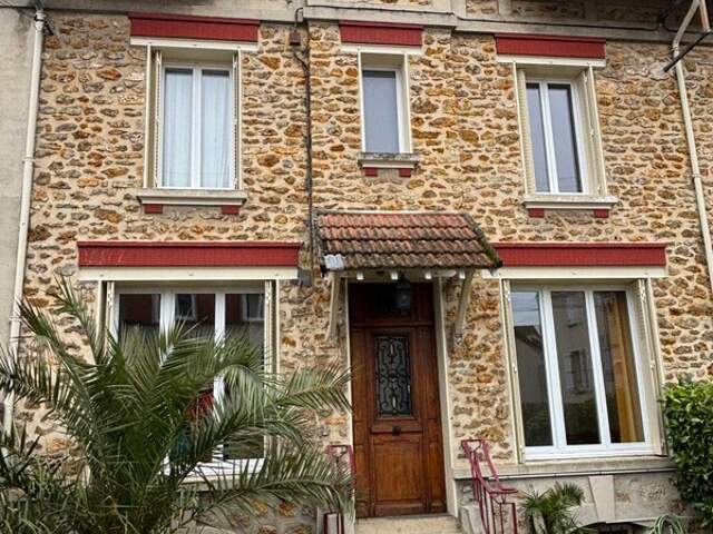GRANDE MAISON EN PIERRES MEULIERES EN CENTRE VILLE DE LA FERTE SOUS JOUARRE — photo du bien