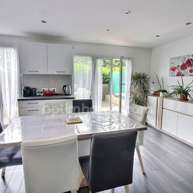 Appartement 2 pièces 881 €