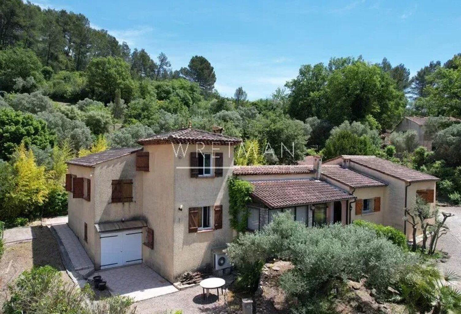 Villa provençale avec dépendance et grand terrain arboré – Le Lu — photo 1