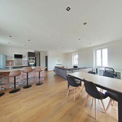 Appartement 4 pièces 907 €