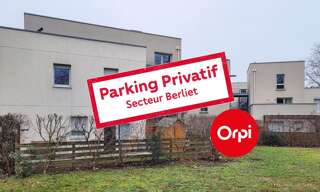 Garage   m² à vendre à Saint-Priest (69800)