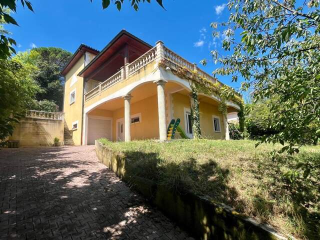 Appartement À Vendre — photo du bien